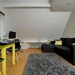 Yellow Upmarine