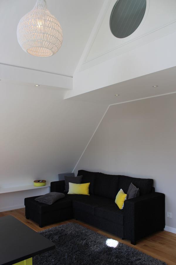 Yellow-upmarine Apartment